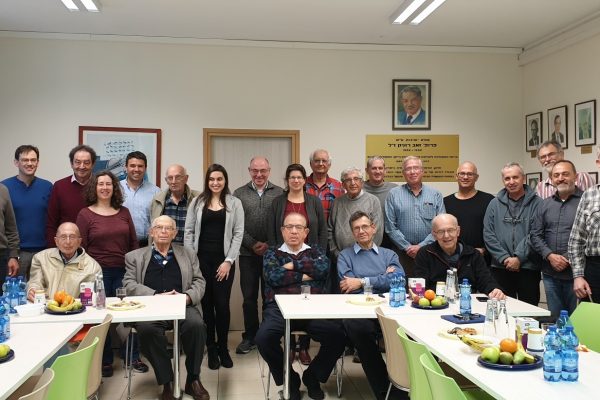 תמונת חברי סגל מעל 90