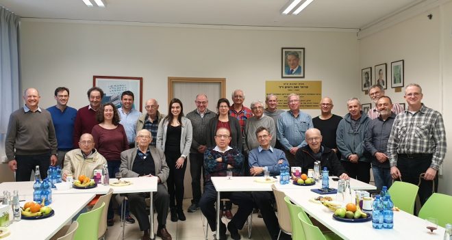 תמונת חברי סגל מעל 90